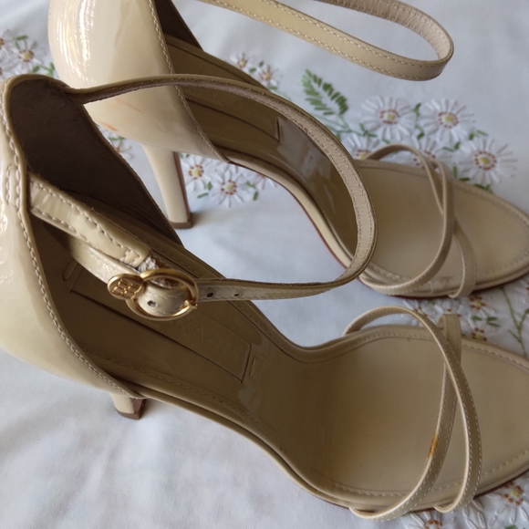 BCBGMAXAZRIA Strappy Heels Size 5.5 - Picture 2 of 10